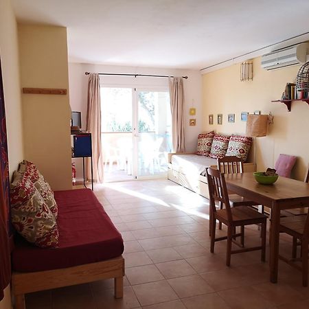 Casa Amarilla Apartment Es Pujols Luaran gambar
